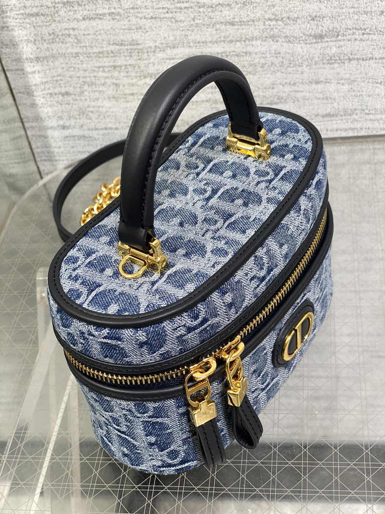 Dior 30 Montaigne Mini Vanity Case S2332 Blue Denim Dior Oblique Jacquard