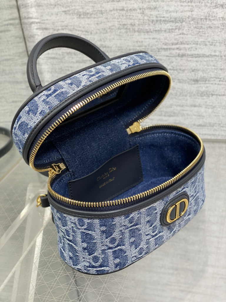 Dior 30 Montaigne Mini Vanity Case S2332 Blue Denim Dior Oblique Jacquard