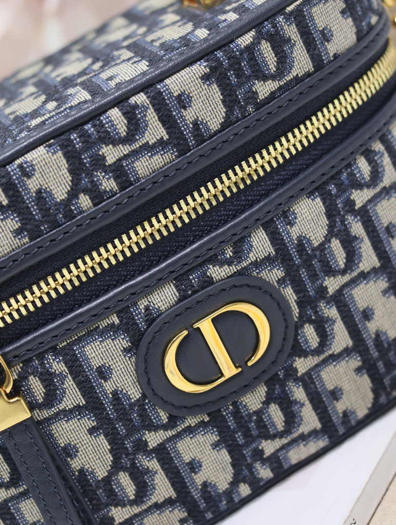 Dior 30 Montaigne Mini Vanity Case S2332 Blue Dior Oblique Jacquard