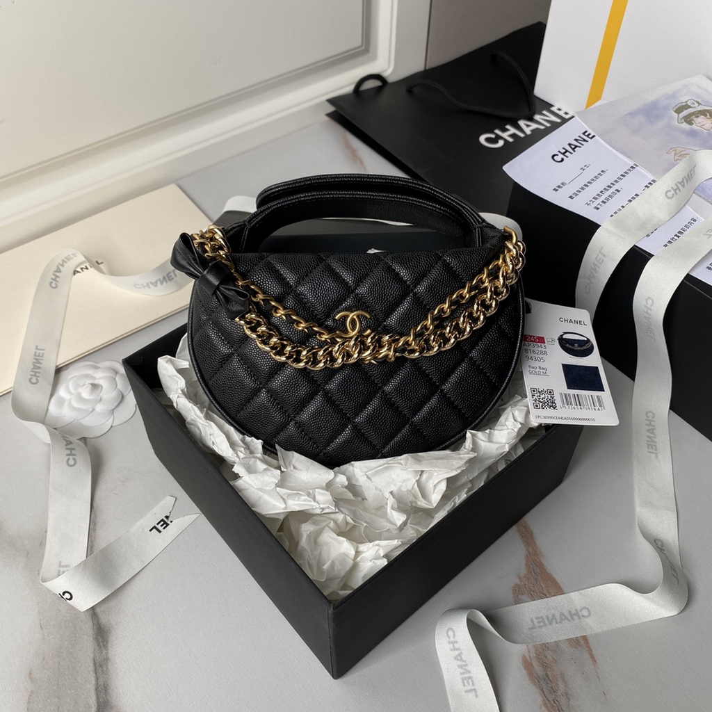 Chanel pouch grained shiny calfskin & gold-tone metal, AP3943 black
