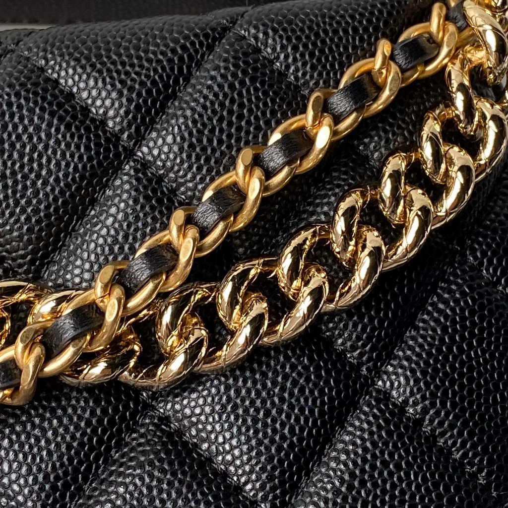 Chanel pouch grained shiny calfskin & gold-tone metal, AP3943 black