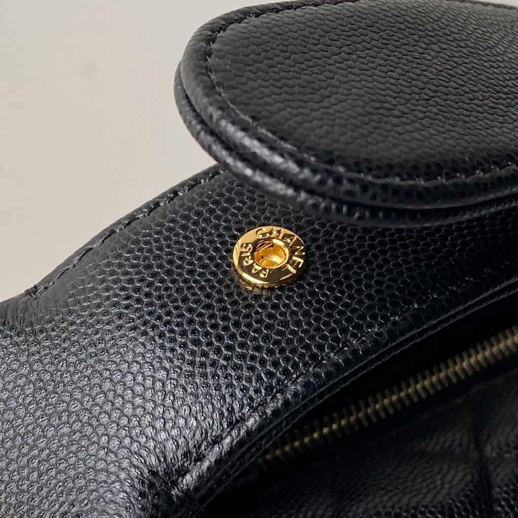 Chanel pouch grained shiny calfskin & gold-tone metal, AP3943 black