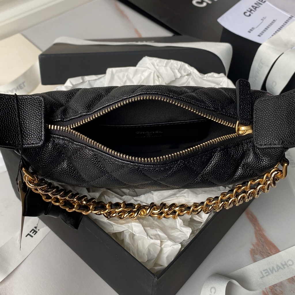 Chanel pouch grained shiny calfskin & gold-tone metal, AP3943 black