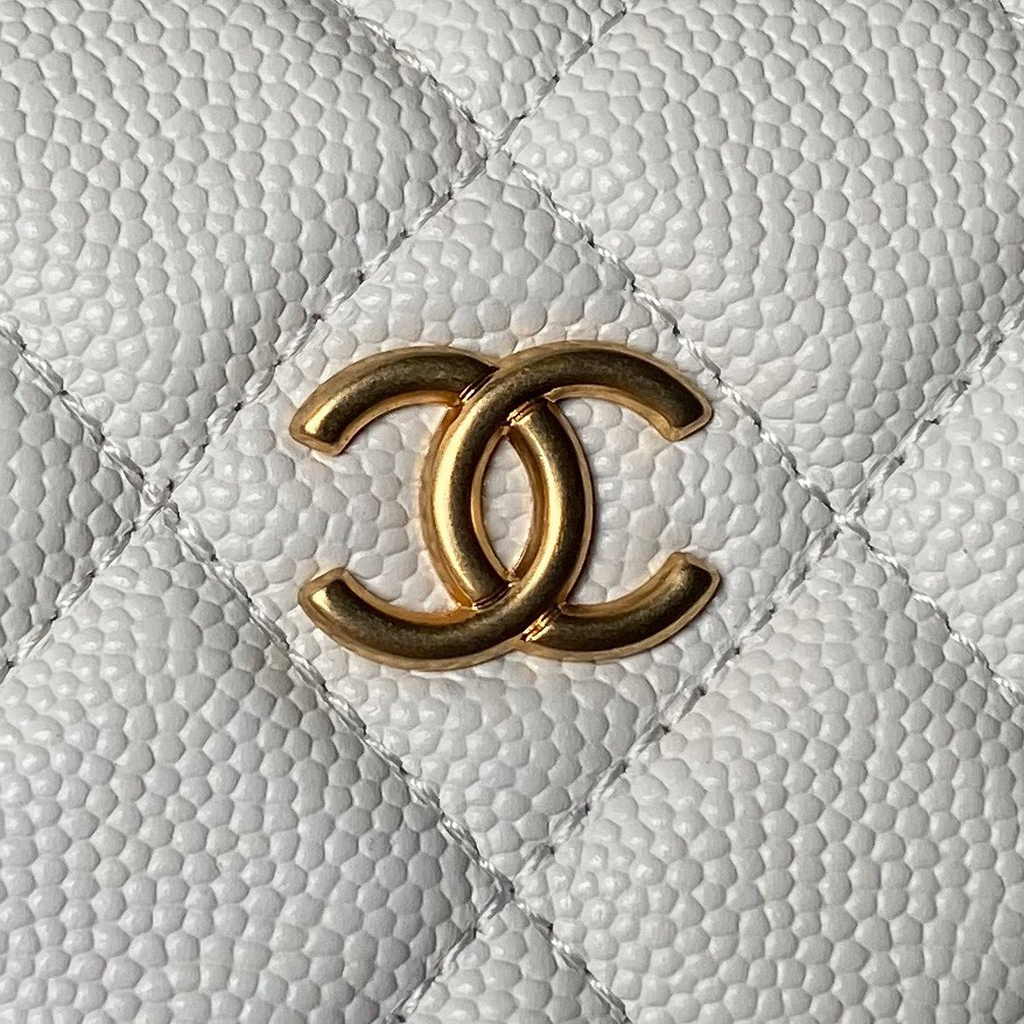 Chanel pouch grained shiny calfskin & gold-tone metal, AP3943 white
