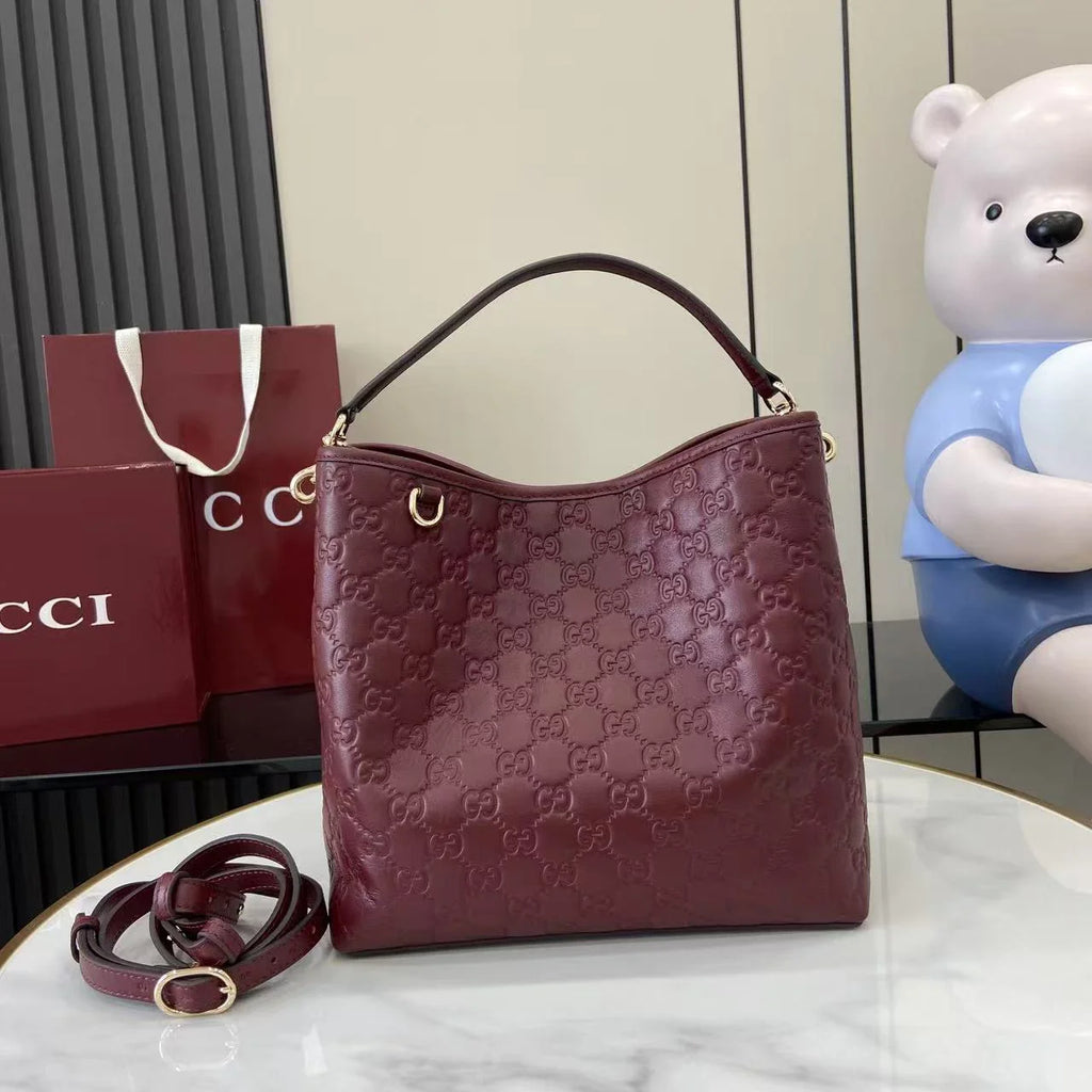 Gucci GG Emblem medium bucket bag ‎815103 in red leather