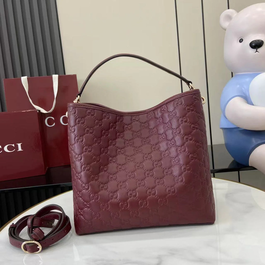 Gucci GG Emblem medium bucket bag ‎815103 in red leather