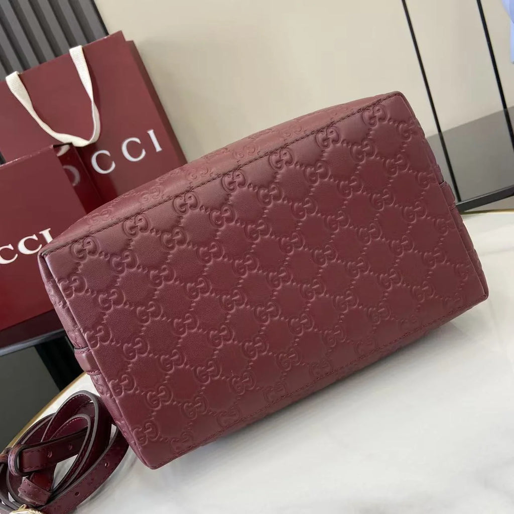 Gucci GG Emblem medium bucket bag ‎815103 in red leather