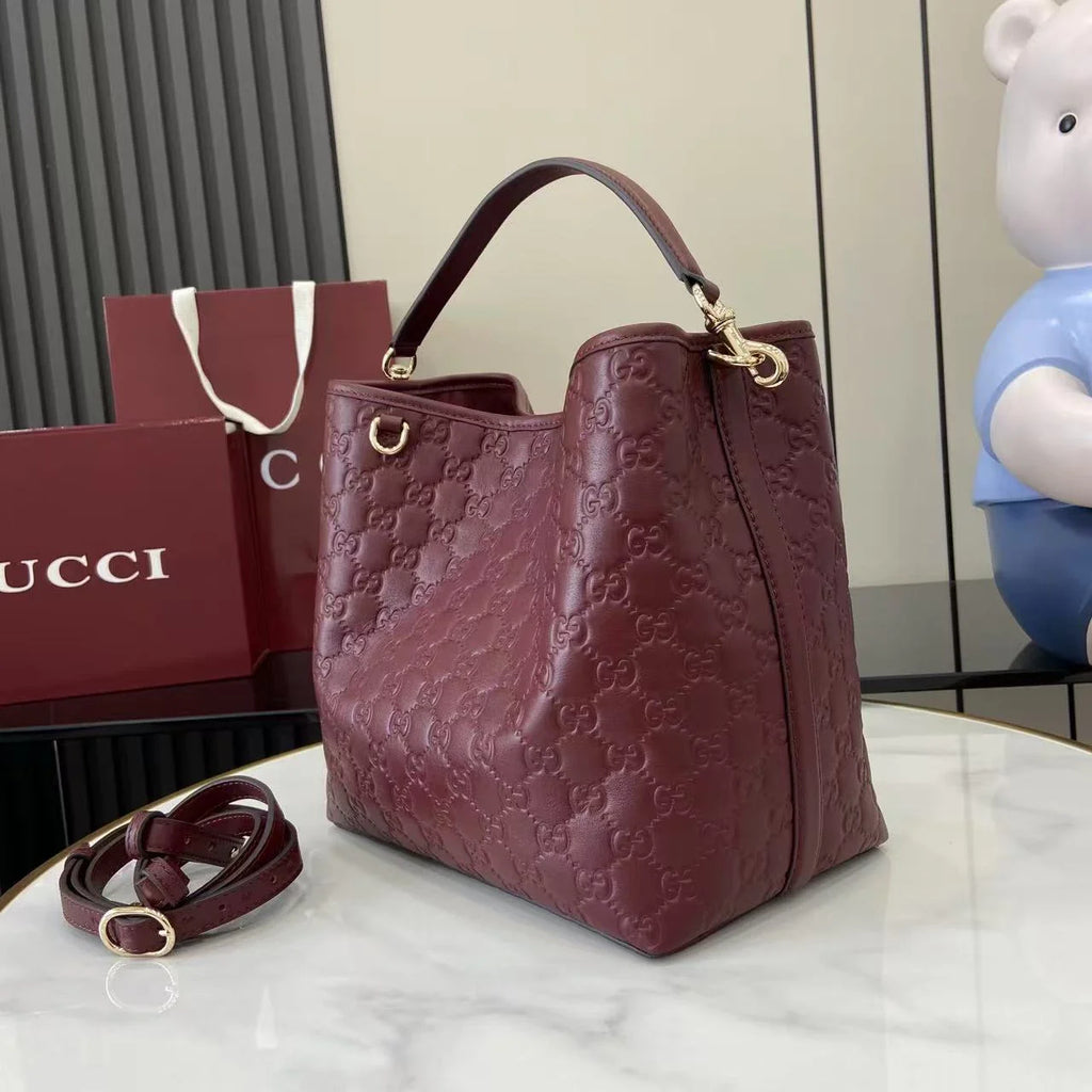 Gucci GG Emblem medium bucket bag ‎815103 in red leather