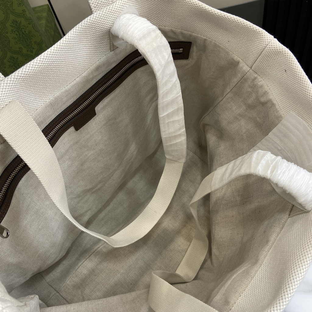 Gucci canvas tote bag with embossed 782741 natural canvas