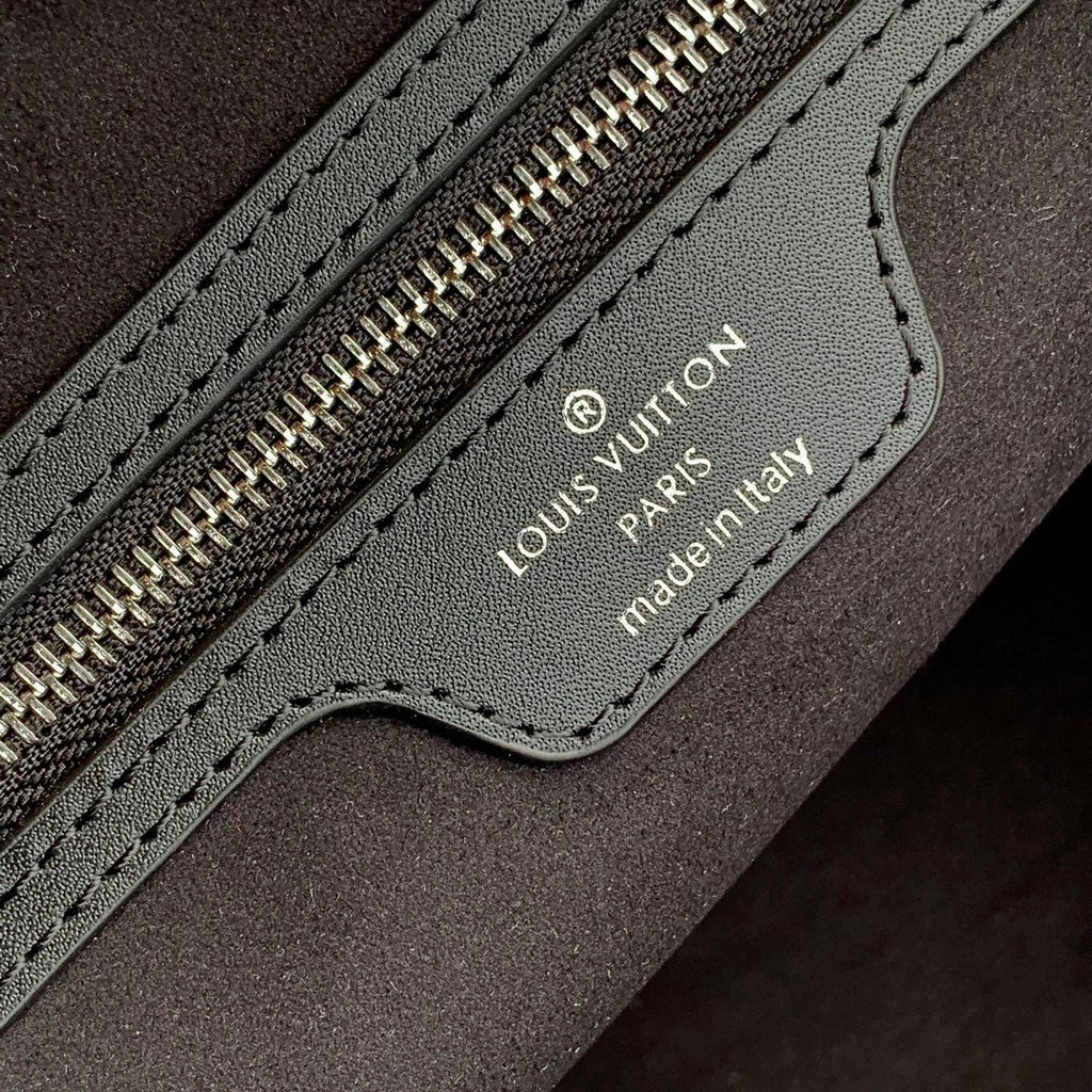 Louis Vuitton Neverfull MM Bag M11930 Black Epi grained leather