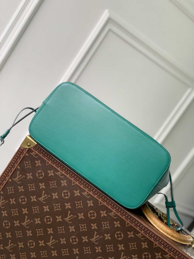 Louis Vuitton Neverfull MM Bag M12195 Green Epi grained leather