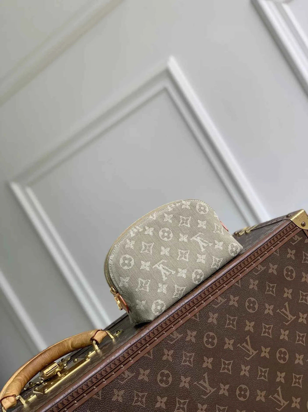 Louis Vuitton Pochette Cosmétique PM Bag - M28050 Gray