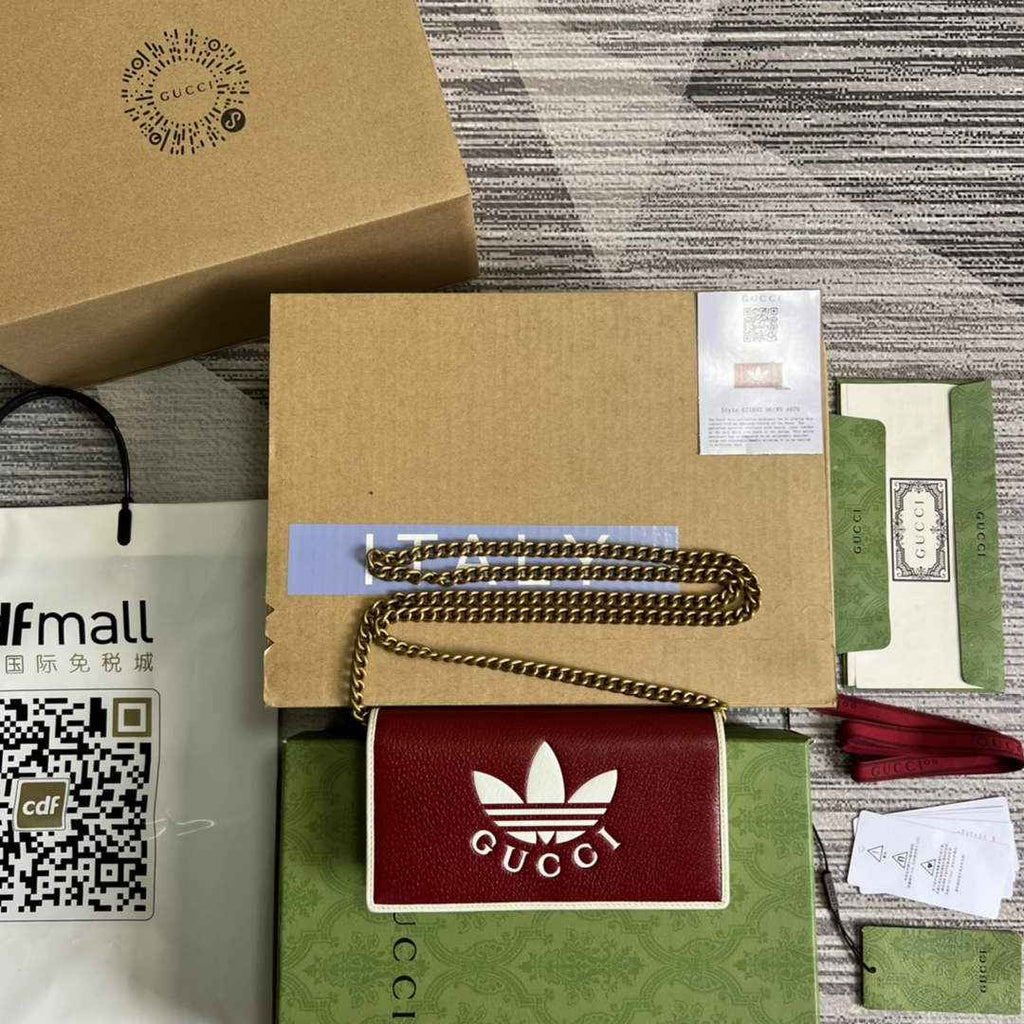 adidas x Gucci ‎621892 wallet with chain Off-white and red leather
