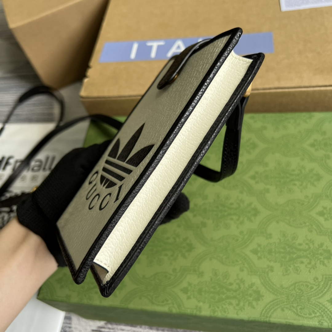 adidas x Gucci phone case 702203 Off-white and black leather