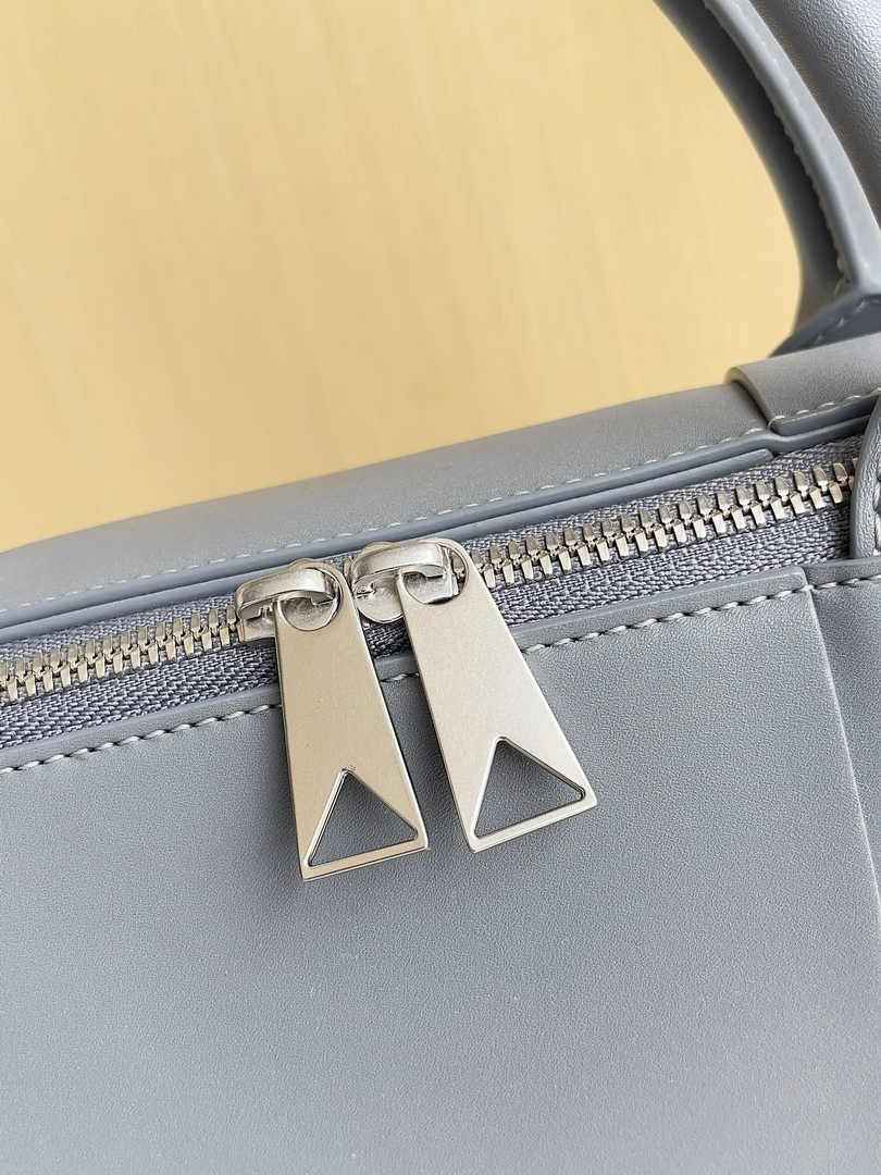 Bottega Veneta Arco Briefcase 680120 Intreccio leather Gray
