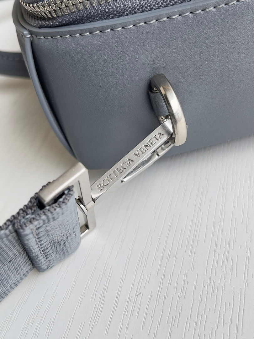 Bottega Veneta Arco Briefcase 680120 Intreccio leather Gray