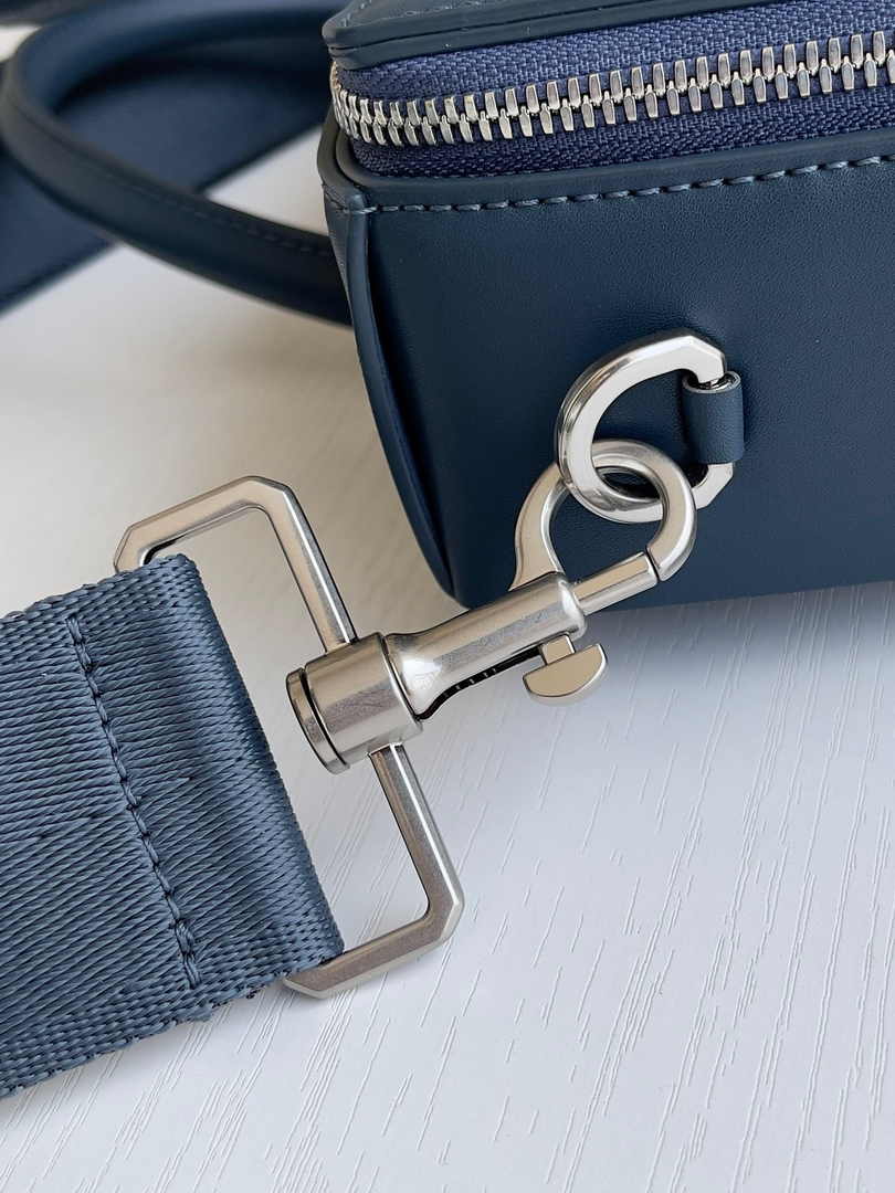 Bottega Veneta Arco Briefcase 680120 Intreccio leather Blue