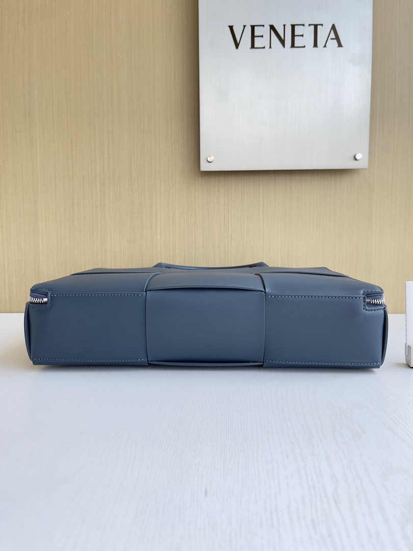 Bottega Veneta Arco Briefcase 680120 Intreccio leather Blue