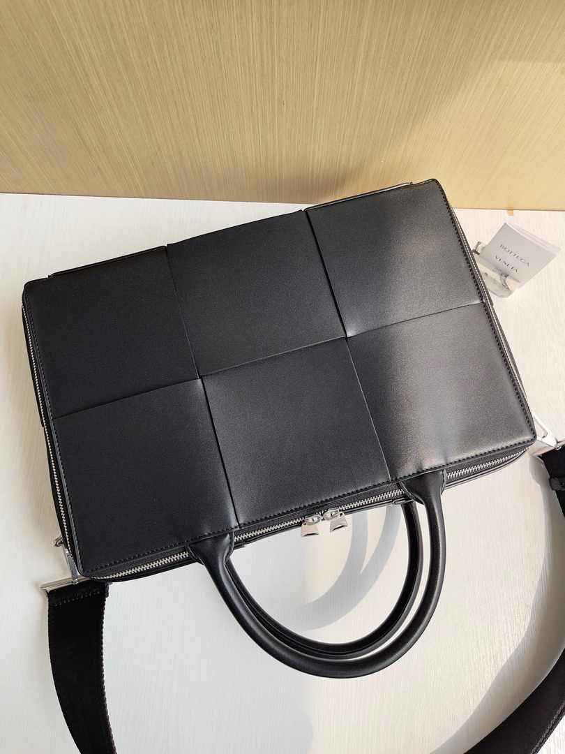 Bottega Veneta Arco Briefcase 680120 Intreccio leather Black