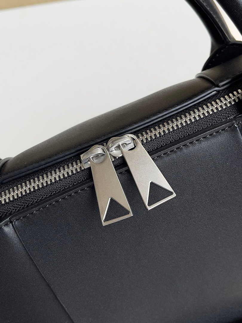 Bottega Veneta Arco Briefcase 680120 Intreccio leather Black