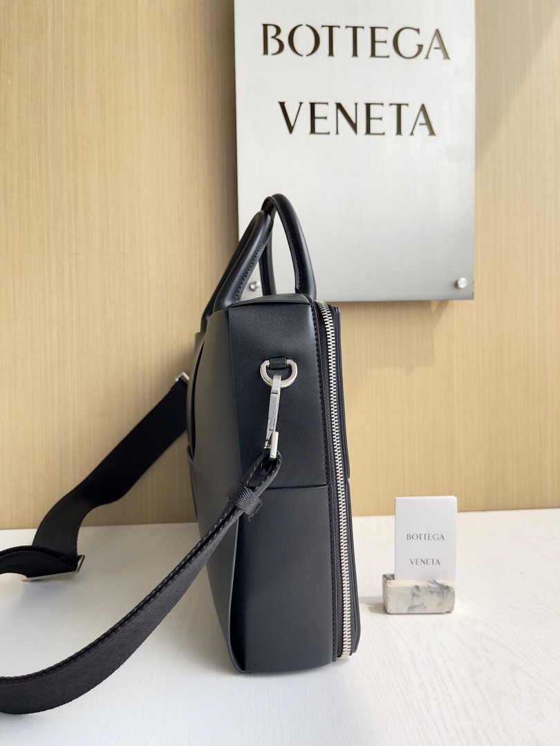 Bottega Veneta Arco Briefcase 680120 Intreccio leather Black
