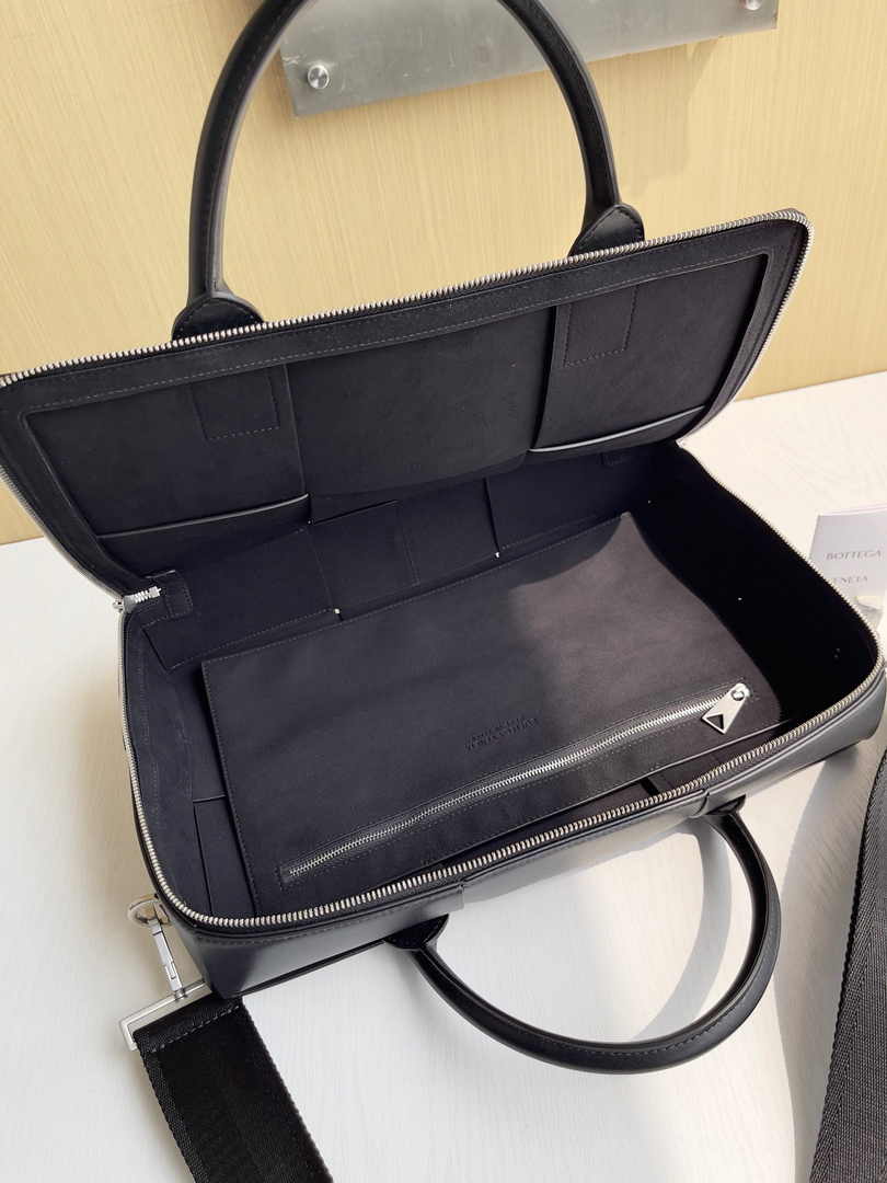 Bottega Veneta Arco Briefcase 680120 Intreccio leather Black