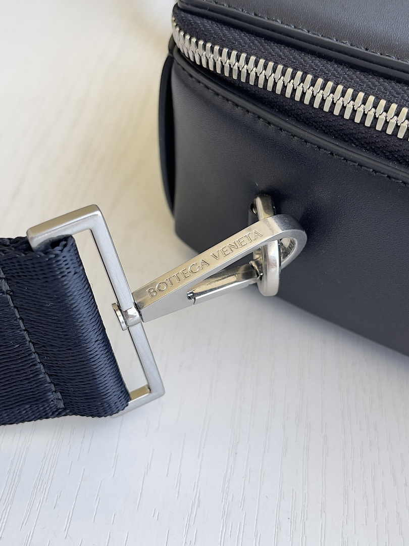 Bottega Veneta Arco Briefcase 680120 Intreccio leather Navy Blue