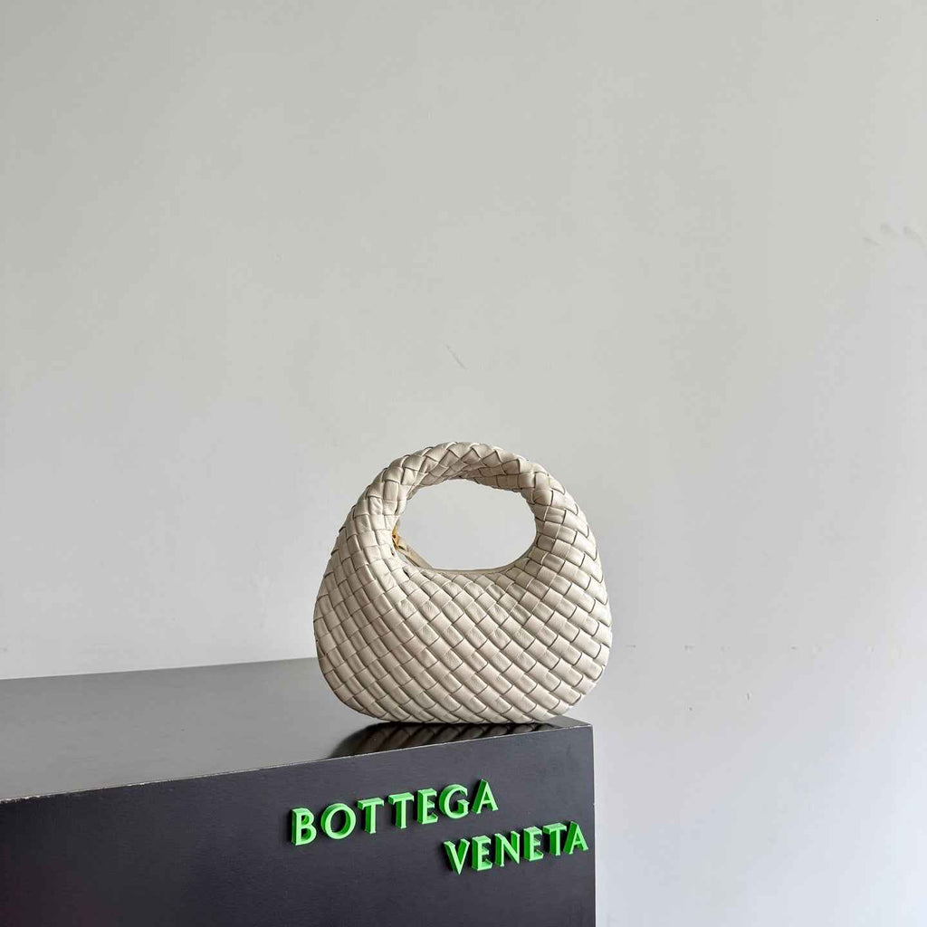 Bottega Veneta Baby Veneta 867031 in Beige