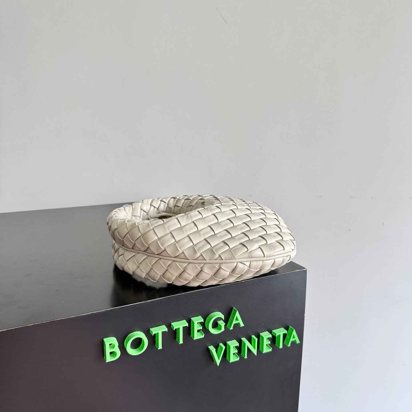 Bottega Veneta Baby Veneta 867031 in Beige