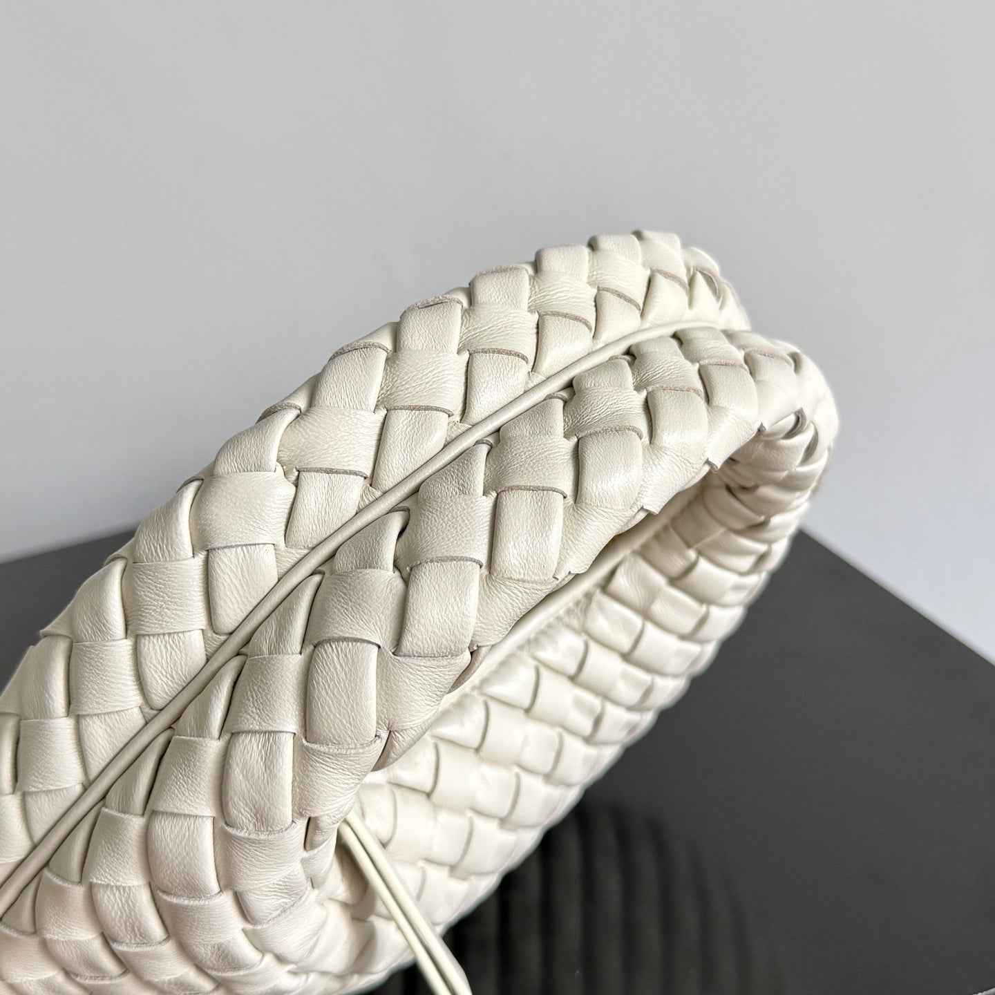 Bottega Veneta Baby Veneta 867031 in Beige