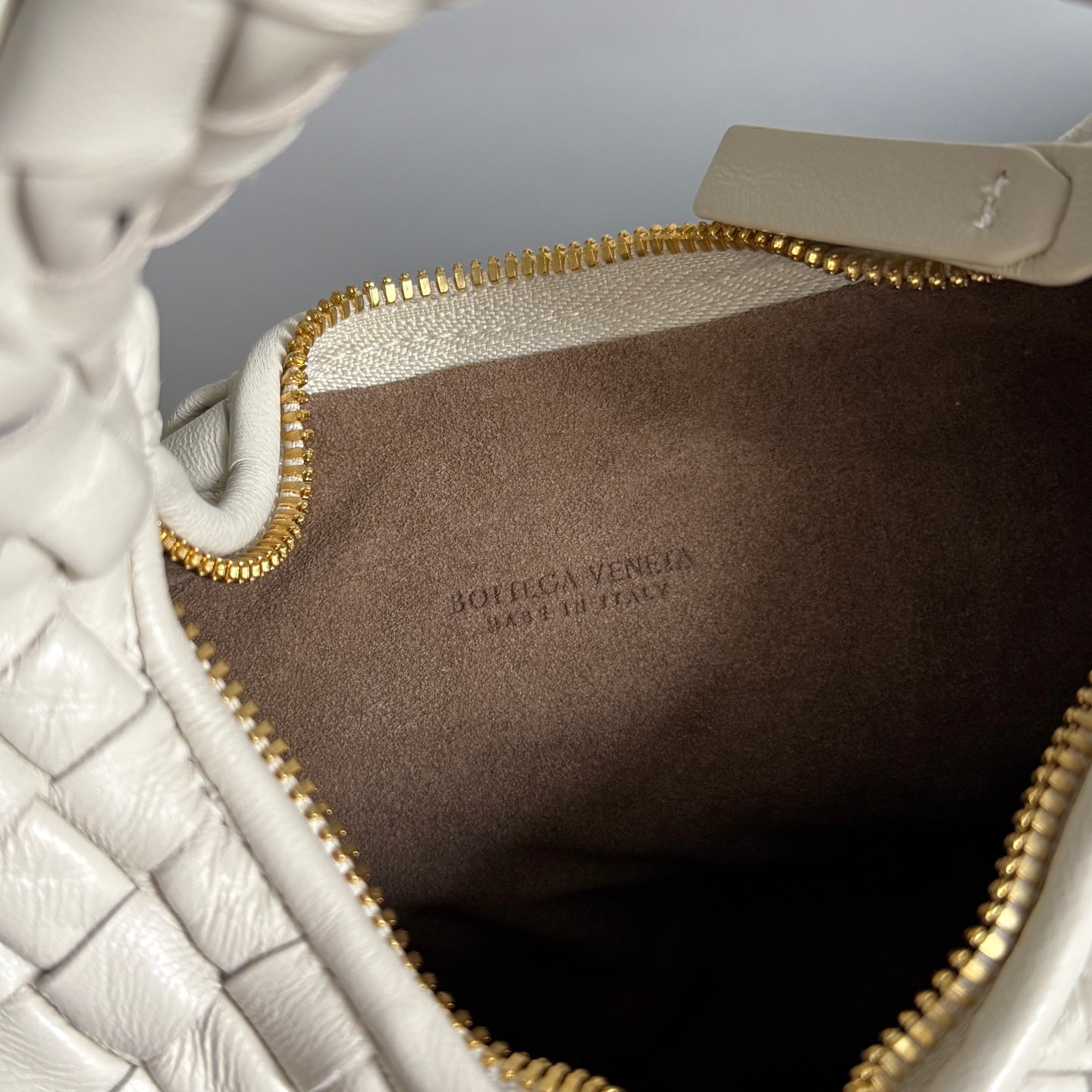 Bottega Veneta Baby Veneta 867031 in Beige