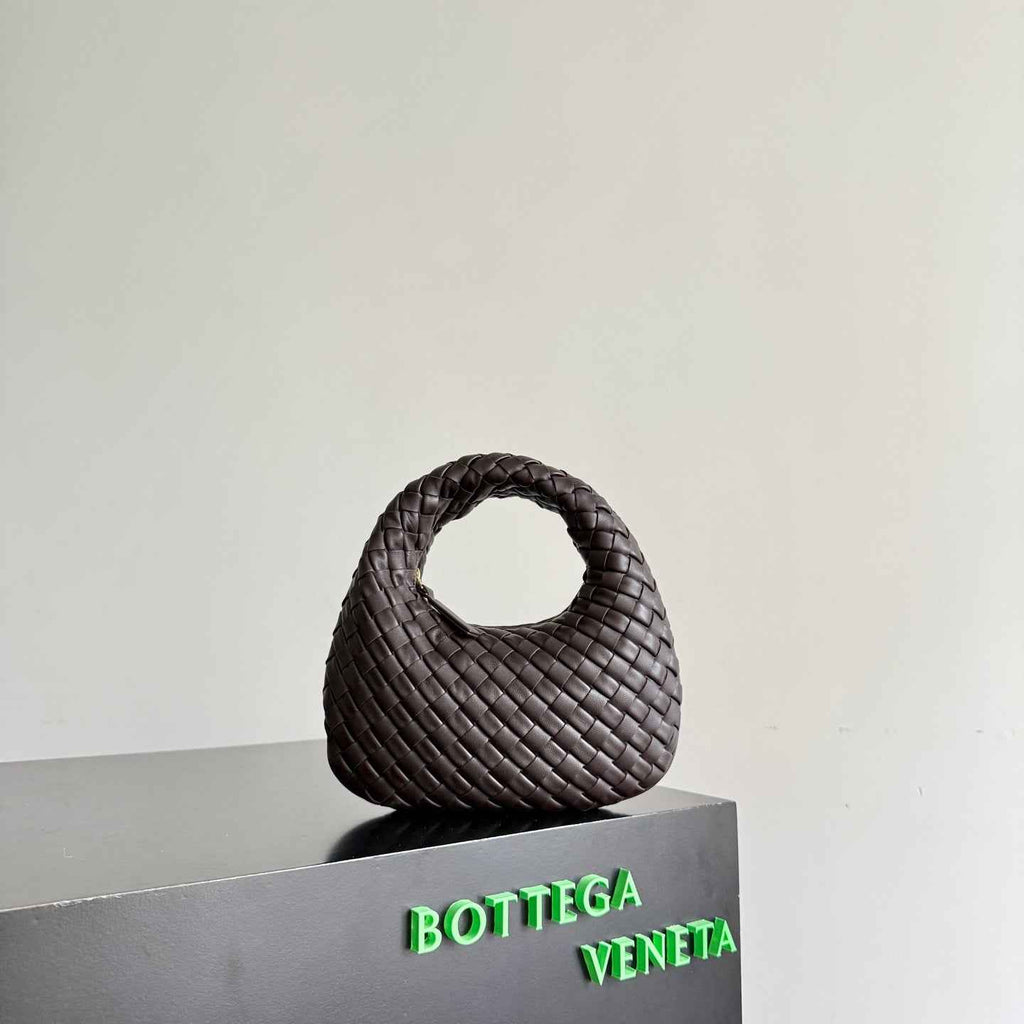 Bottega Veneta Baby Veneta 867031 in Coffee