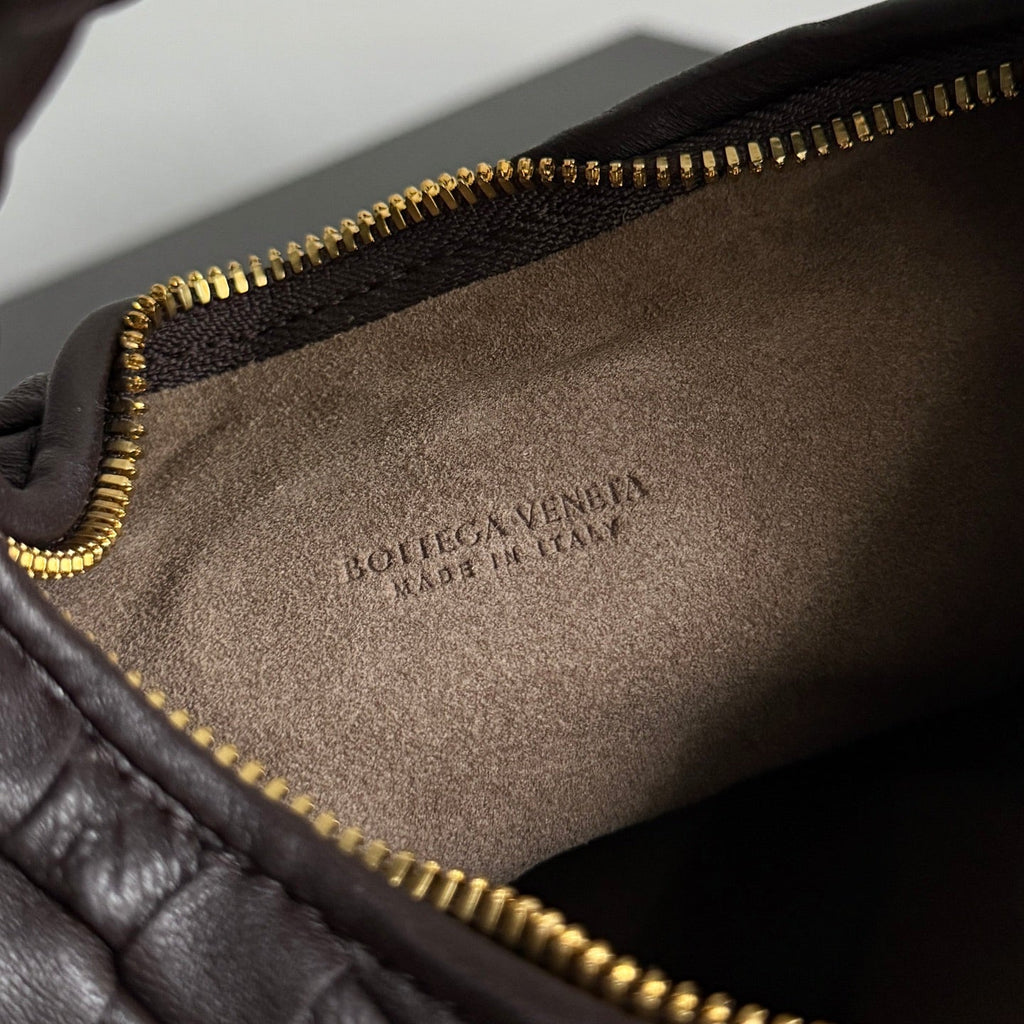 Bottega Veneta Baby Veneta 867031 in Coffee
