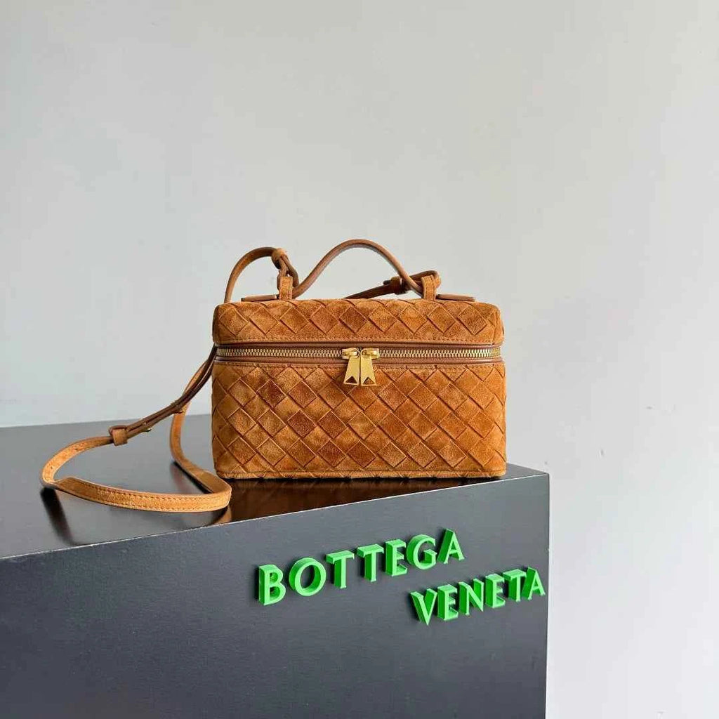 Bottega Veneta Bang Bang Vanity Case 789109 Suede brown