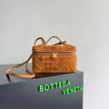 Bottega Veneta Bang Bang Vanity Case 789109 Suede brown