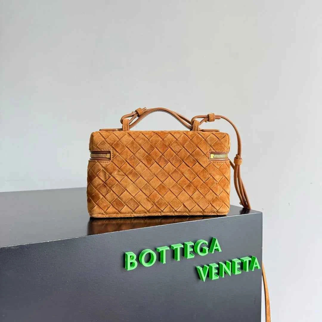 Bottega Veneta Bang Bang Vanity Case 789109 Suede brown