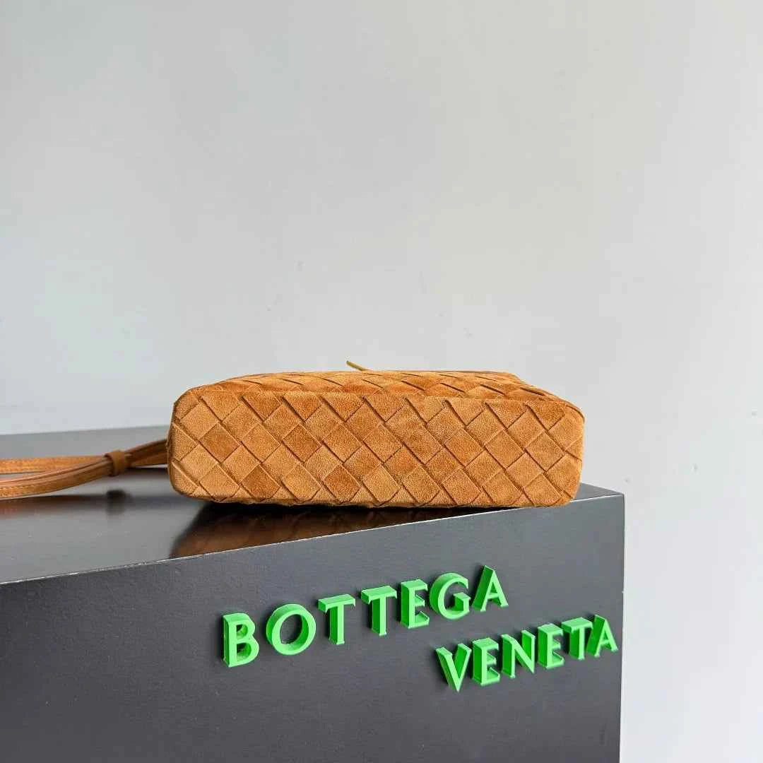 Bottega Veneta Bang Bang Vanity Case 789109 Suede brown
