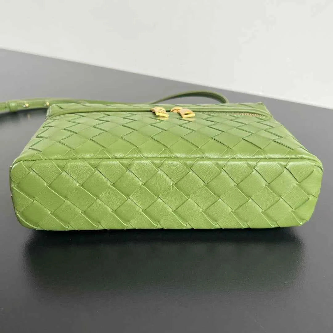 Bottega Veneta Bang Bang Vanity Case 789109 Calfskin green