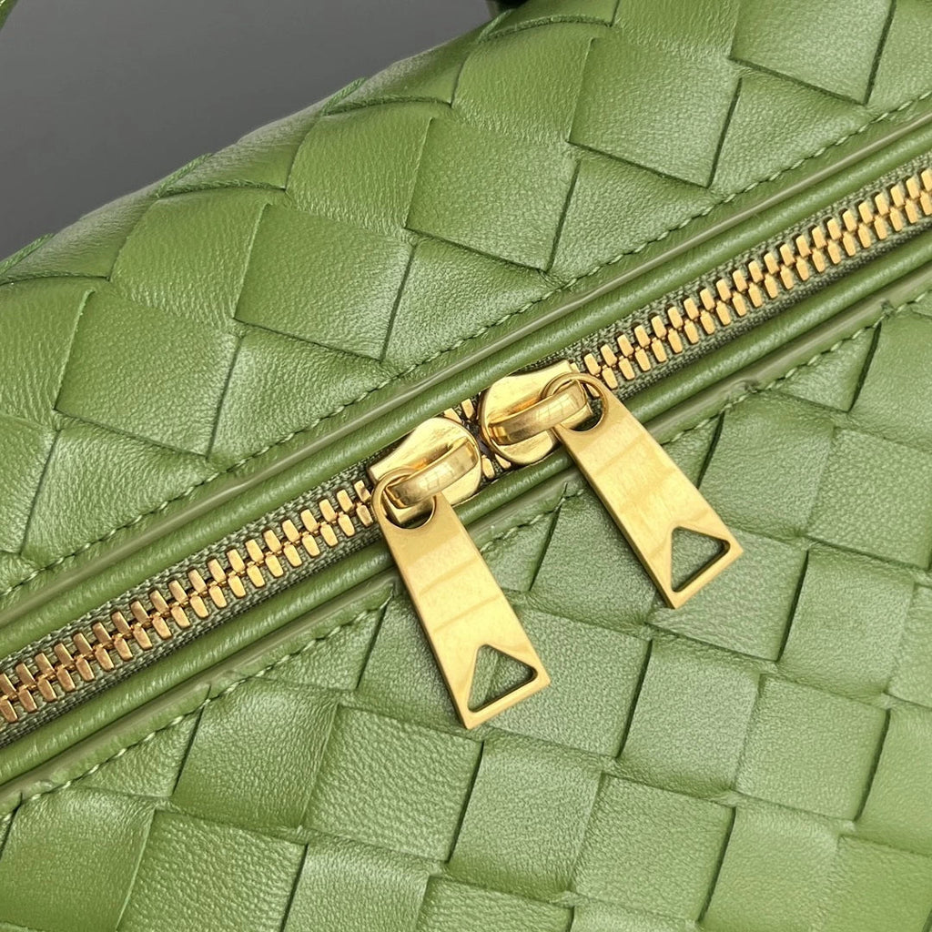 Bottega Veneta Bang Bang Vanity Case 789109 Calfskin green