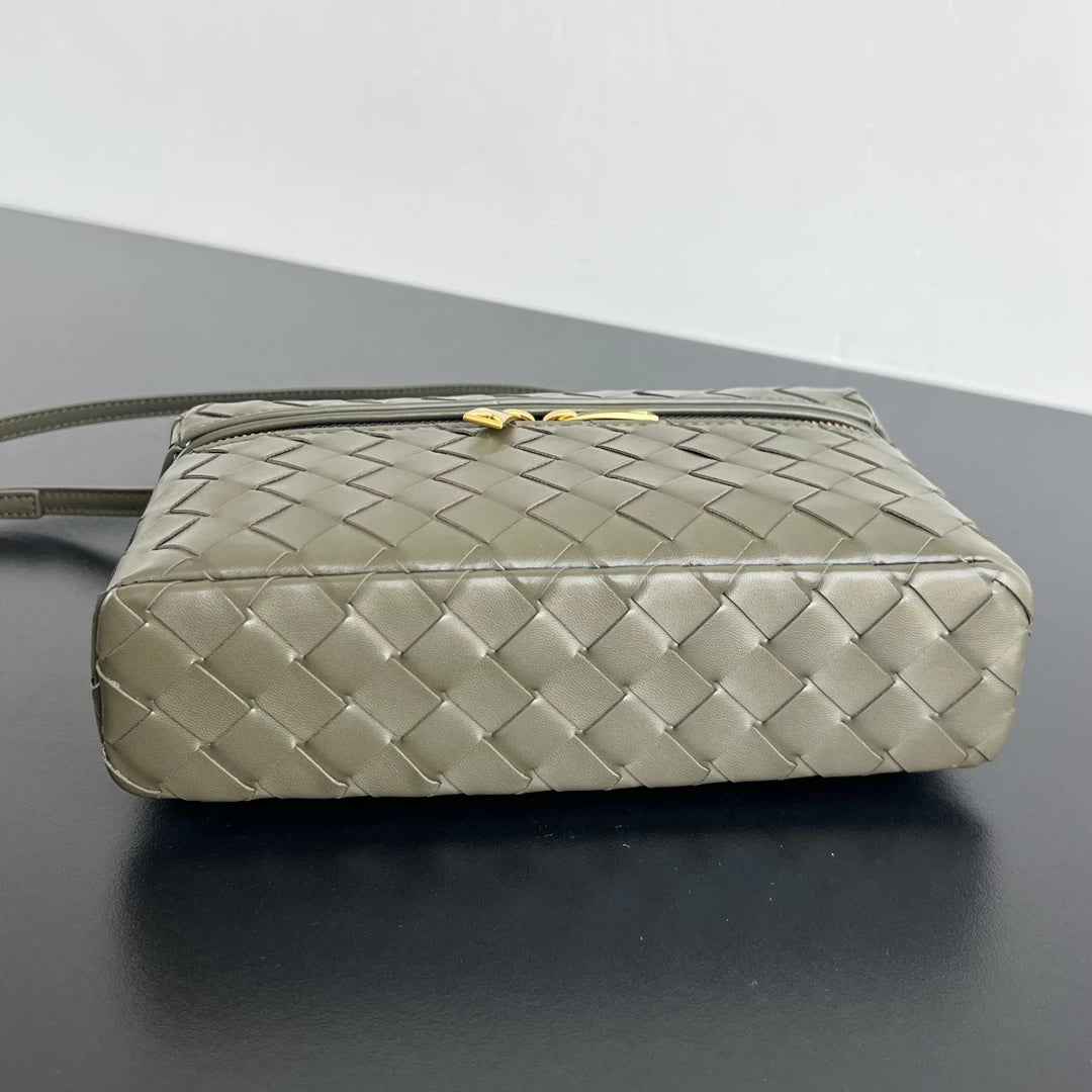 Bottega Veneta Bang Bang Vanity Case 789109 Calfskin army green