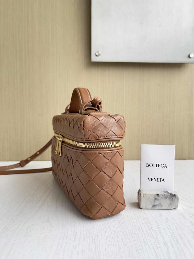 Bottega Veneta Bang Bang Vanity Case 789109 Brown