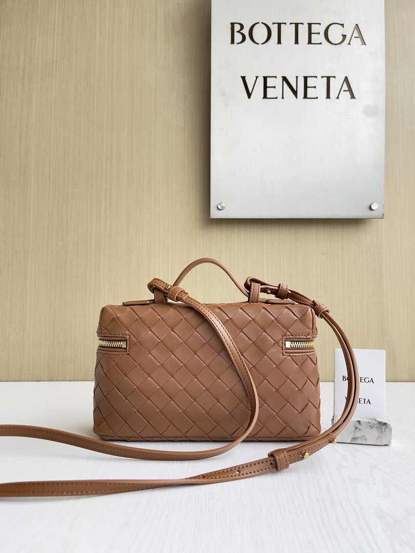 Bottega Veneta Bang Bang Vanity Case 789109 Brown
