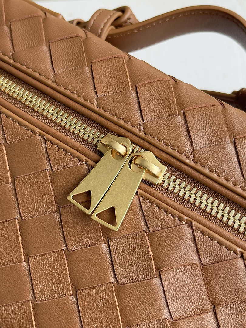 Bottega Veneta Bang Bang Vanity Case 789109 Brown