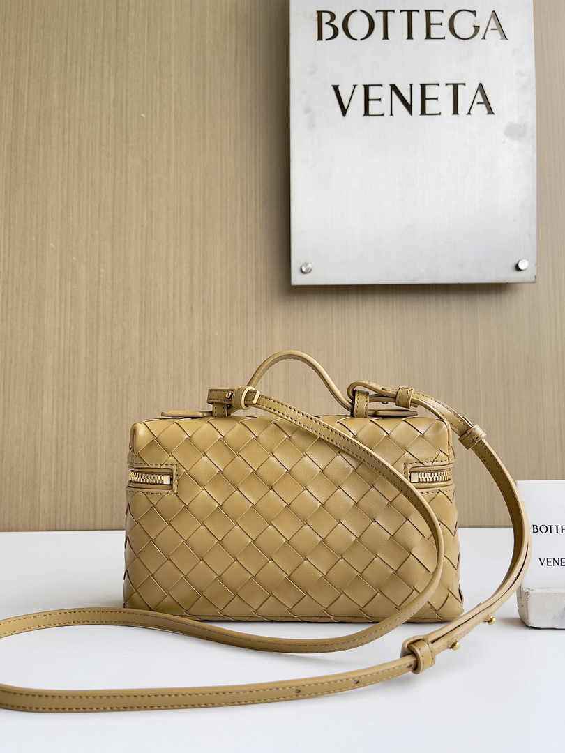 Bottega Veneta Bang Bang Vanity Case 789109 Apricot