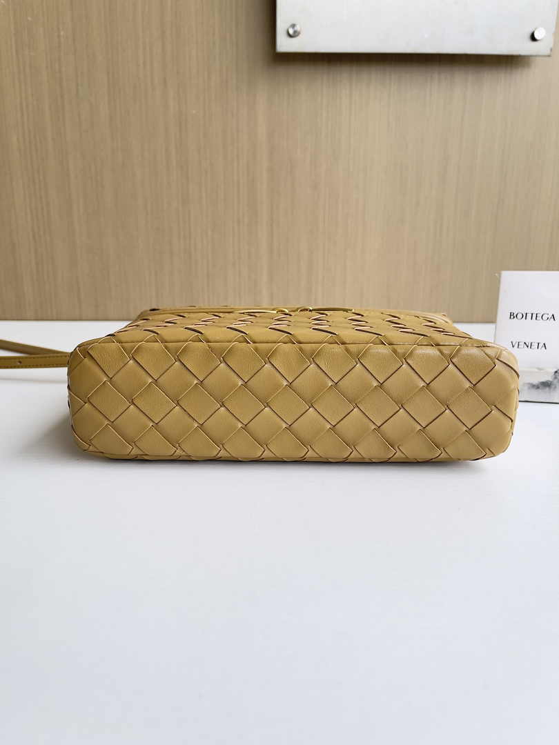 Bottega Veneta Bang Bang Vanity Case 789109 Apricot