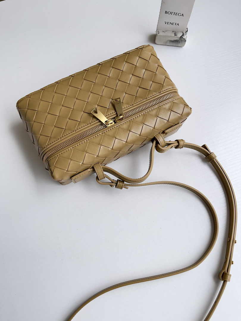 Bottega Veneta Bang Bang Vanity Case 789109 Apricot