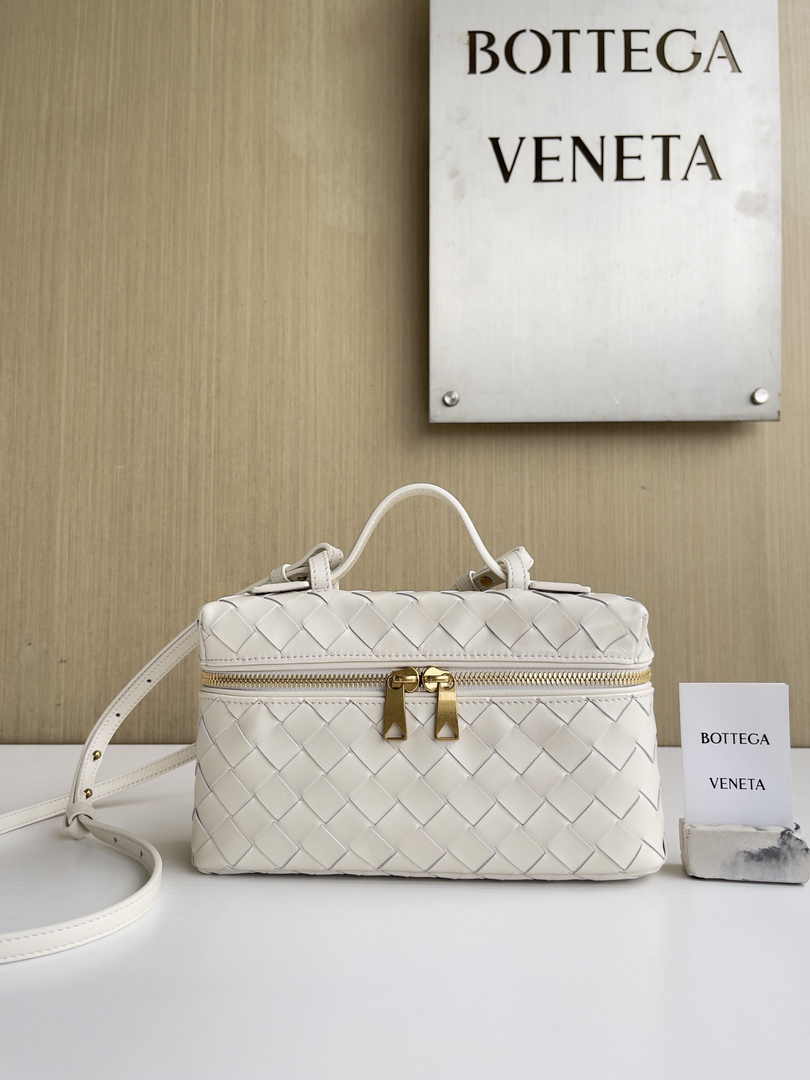 Bottega Veneta Bang Bang Vanity Case 789109 Beige