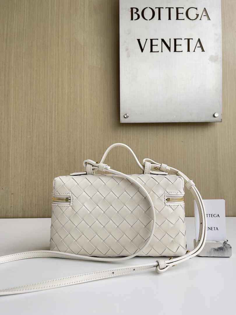 Bottega Veneta Bang Bang Vanity Case 789109 Beige