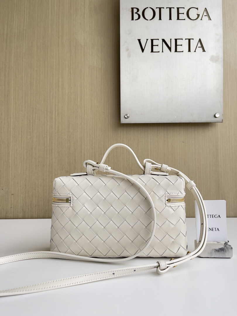 Bottega Veneta Bang Bang Vanity Case 789109 Beige