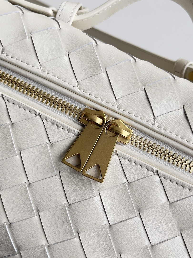 Bottega Veneta Bang Bang Vanity Case 789109 Beige